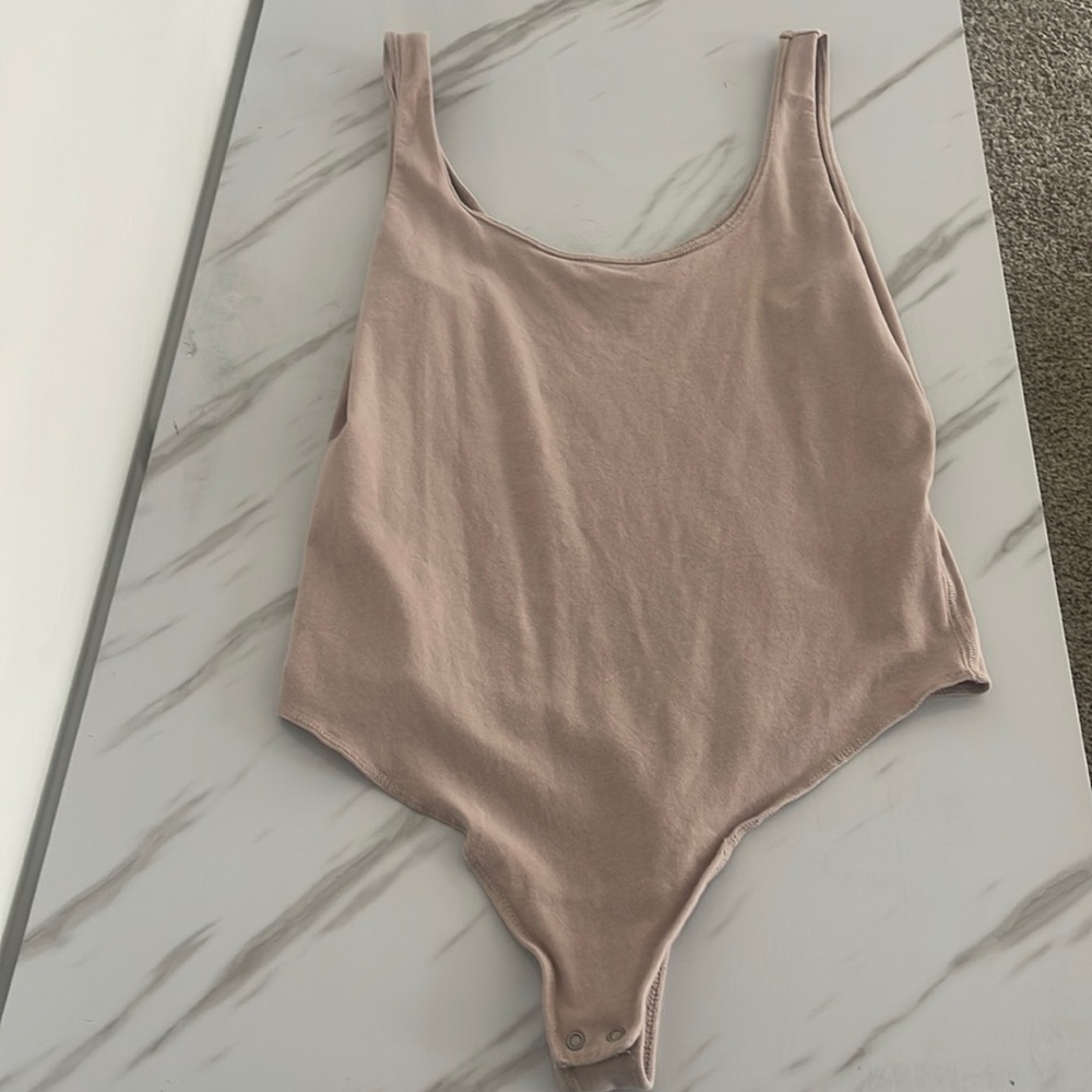 Mauve Scoop Neck Body Suit - A&F - L